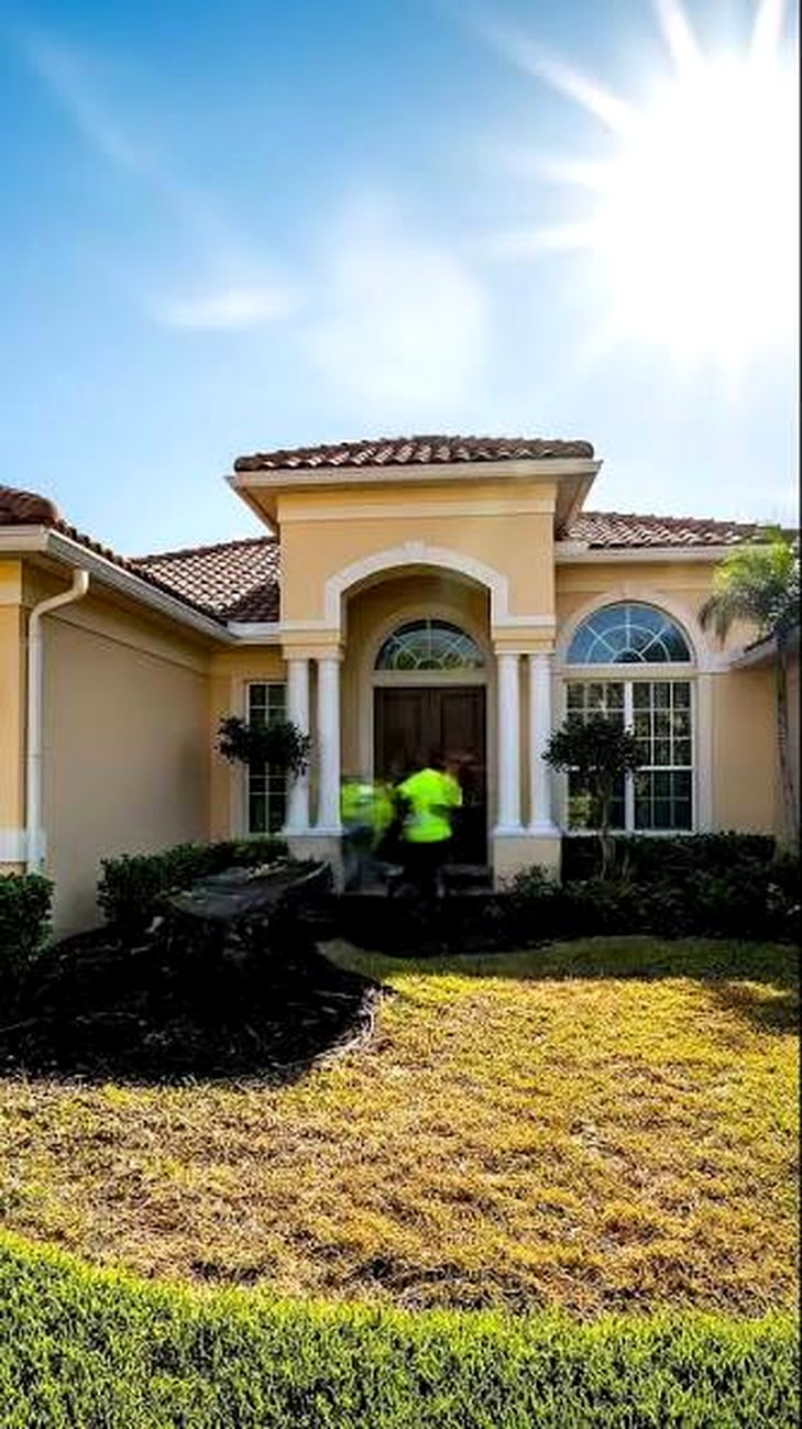 A Sevening crew member on site at a customer's property